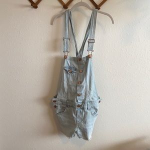 Adorable light wash denim h&m overall shorts